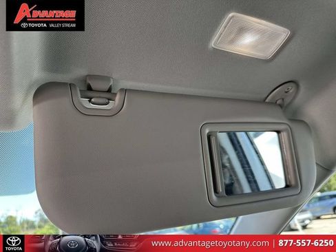 Used 2022 Toyota RAV4 XLE AWD/4WD image 38