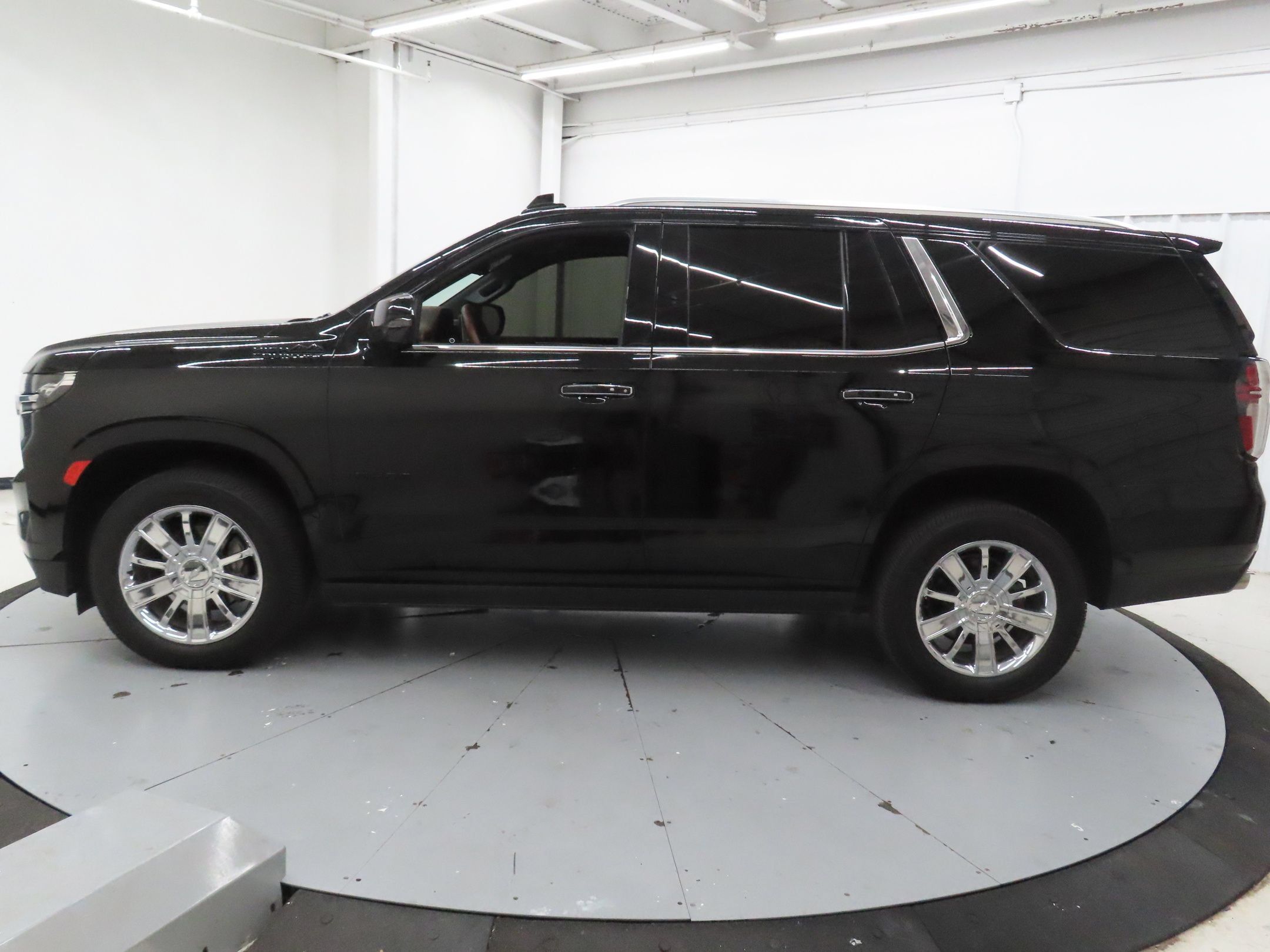 Used 2022 Chevrolet Tahoe High Country AWD/4WD image 7