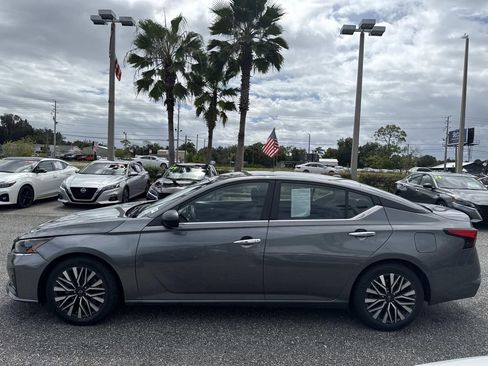 Certified 2024 Nissan Altima 2.5 SV image 7