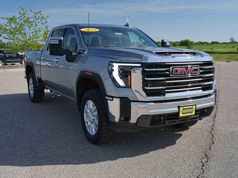 Used 2024 GMC Sierra 2500 SLT AWD/4WD image 3