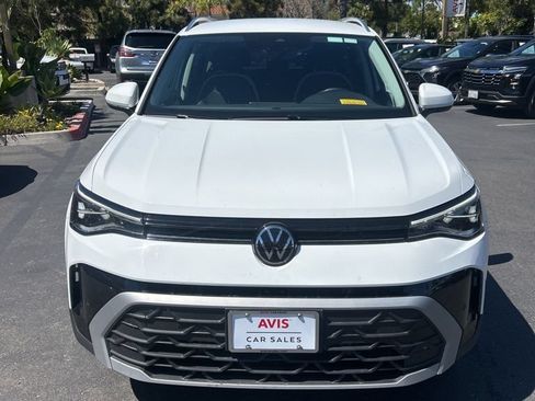 Used 2025 Volkswagen Taos SE AWD/4WD image 4