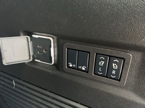 Used 2024 Chevrolet Tahoe Z71 w/ Z71 Off-Road Package image 68