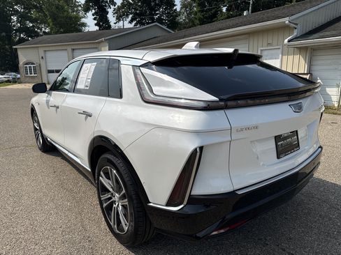 Used 2024 Cadillac Lyriq Luxury AWD/4WD image 9