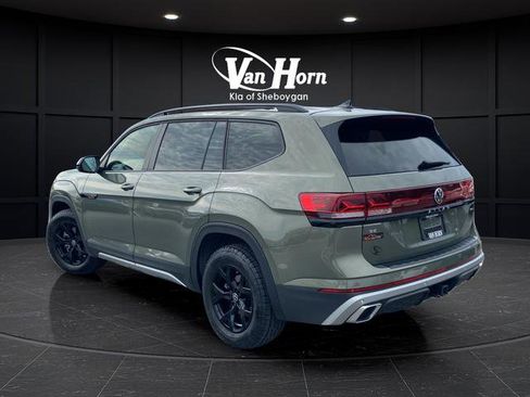Used 2024 Volkswagen Atlas Peak Edition SE AWD/4WD image 5