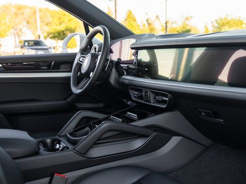 Certified 2026 Porsche Cayenne AWD/4WD image 45