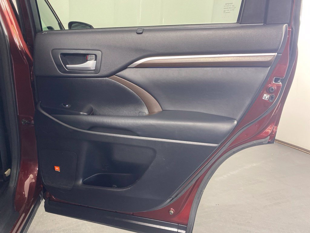 Used 2014 Toyota Highlander Limited AWD/4WD image 29