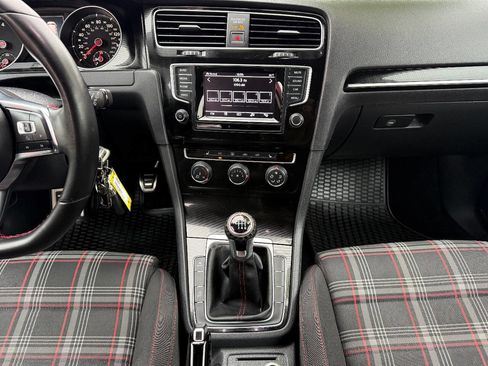 Used 2015 Volkswagen Golf 4-Door image 21