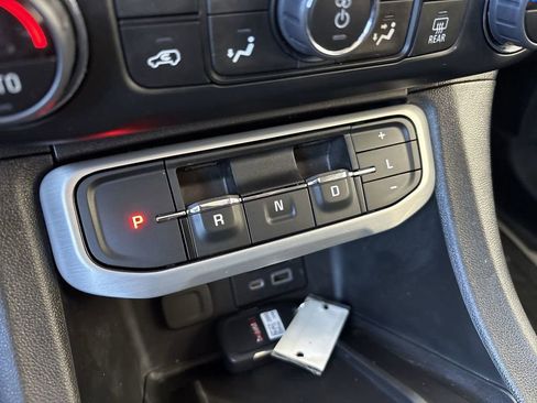 Certified 2023 GMC Acadia SLT w/ Elevation Edition AWD/4WD image 16