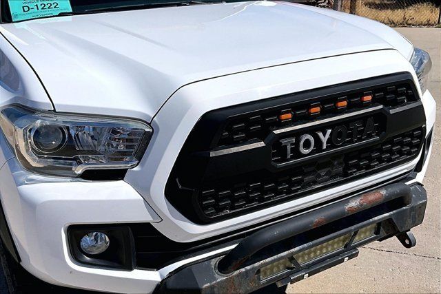 Used 2019 Toyota Tacoma TRD Off-Road AWD/4WD image 27