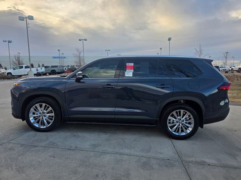 Used 2026 Toyota Grand Highlander Platinum image 4