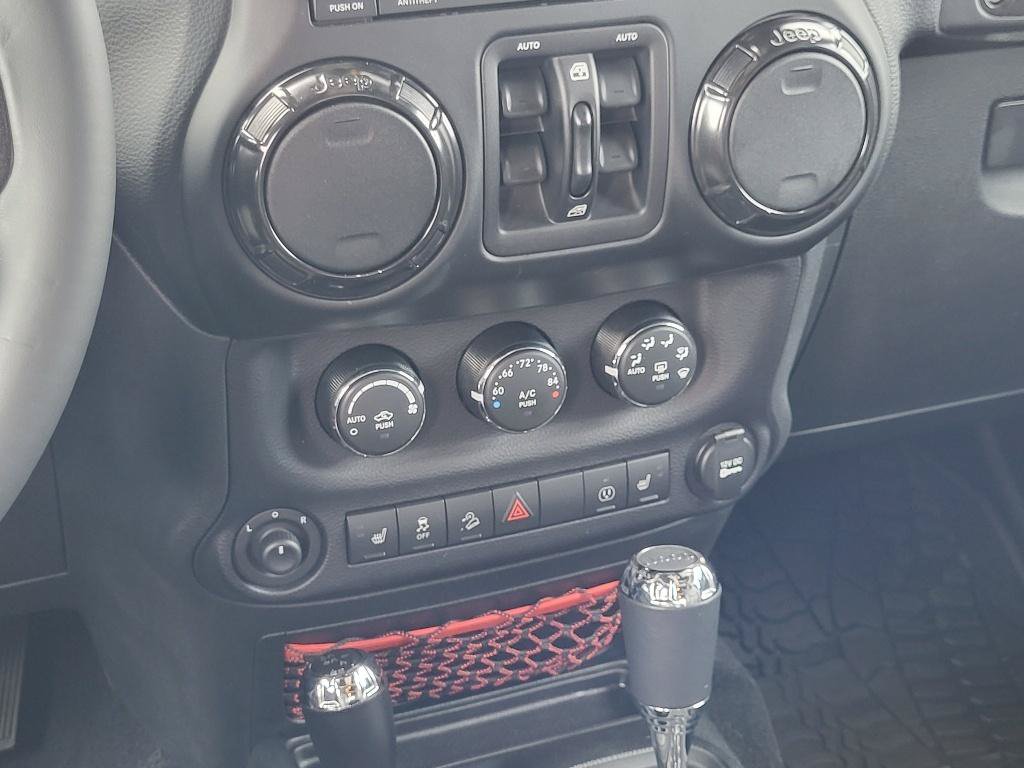 Used 2018 Jeep Wrangler Unlimited Rubicon AWD/4WD image 16