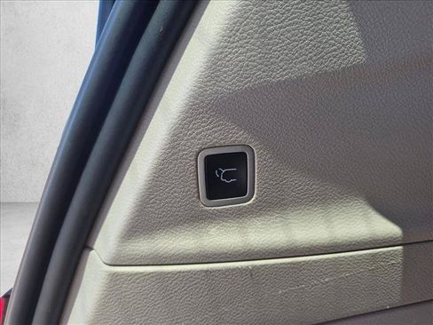 Used 2023 Chrysler Pacifica Touring-L FWD image 7