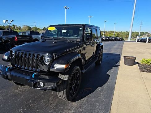 Used 2021 Jeep Wrangler Unlimited Sahara image 3