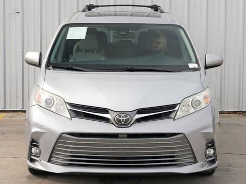 Used 2018 Toyota Sienna XLE Premium image 45
