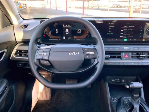 Used 2025 Kia K4 LXS image 6