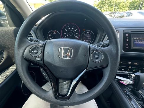 Used 2017 Honda HR-V EX image 11