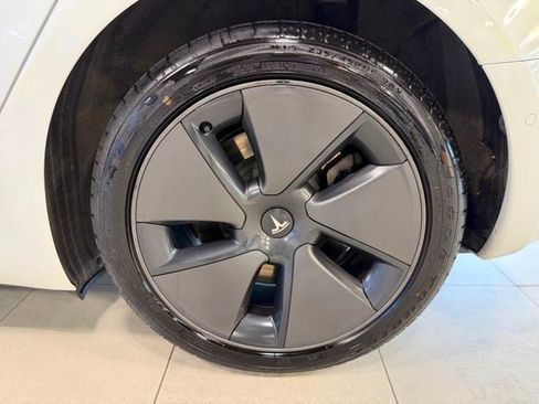 Used 2022 Tesla Model 3 Long Range AWD/4WD image 41