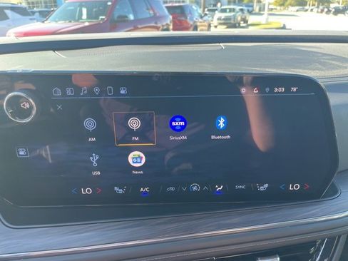 Used 2025 Chevrolet Suburban Z71 w/ Comfort Package image 28