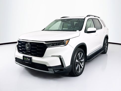 Used 2024 Honda Pilot Touring image 3