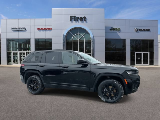 New 2026 Jeep Grand Cherokee Altitude AWD/4WD image 1
