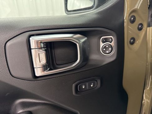 New 2025 Jeep Wrangler Unlimited Rubicon image 16