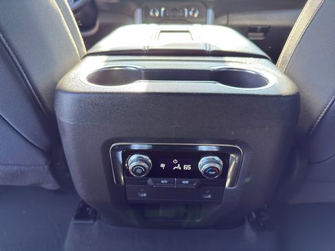 Used 2022 GMC Yukon SLE w/ Gmc Pro Safety Plus Package image 32