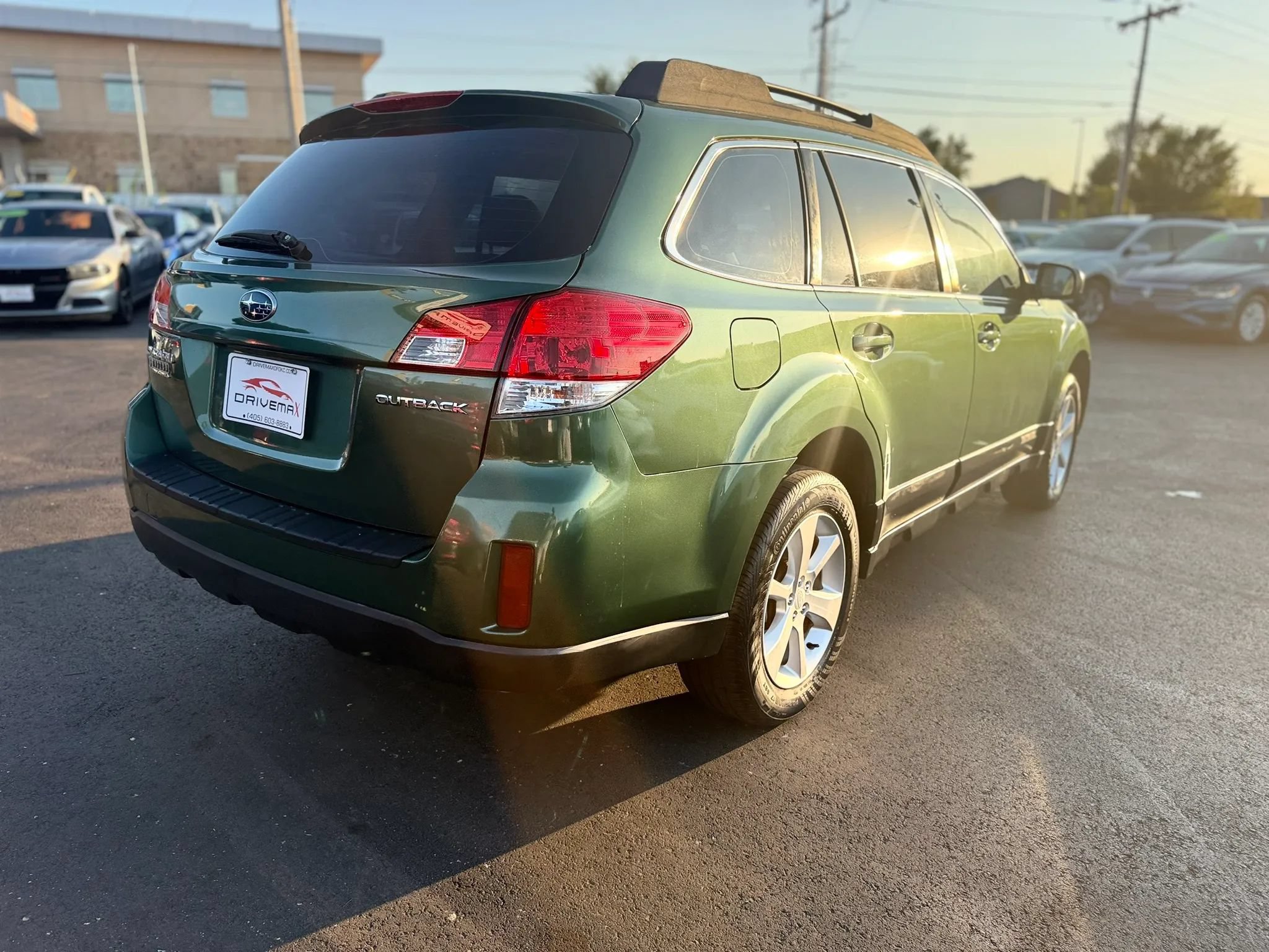 Used 2014 Subaru Outback 2.5i w/ Alloy Wheel Package AWD/4WD image 3