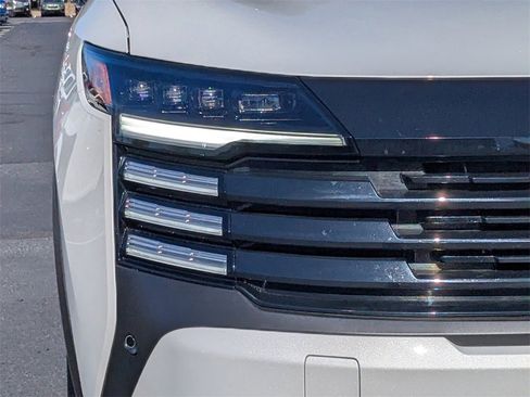 Used 2025 Nissan Kicks SR w/ Illumination Package image 11