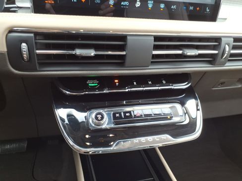 Used 2024 Lincoln Corsair AWD image 17