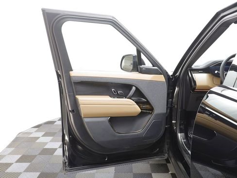 Used 2025 Land Rover Range Rover Sport SE image 5