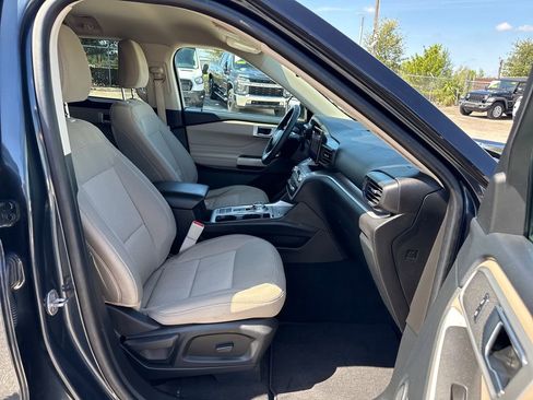 Certified 2023 Ford Explorer XLT RWD image 24