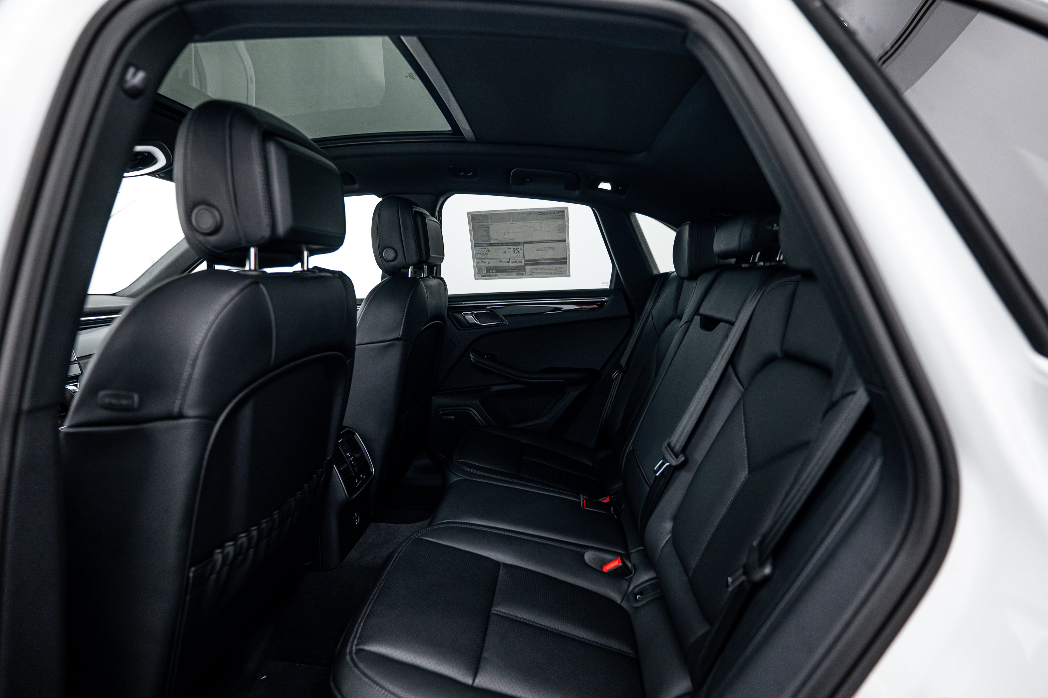 Certified 2026 Porsche Macan AWD/4WD image 23
