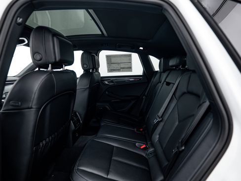 Certified 2026 Porsche Macan AWD/4WD image 23