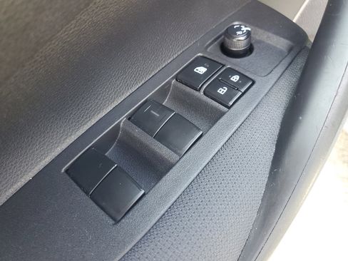 Used 2021 Toyota Corolla LE image 19