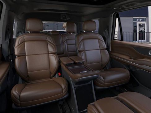 New 2025 Lincoln Navigator Reserve image 11