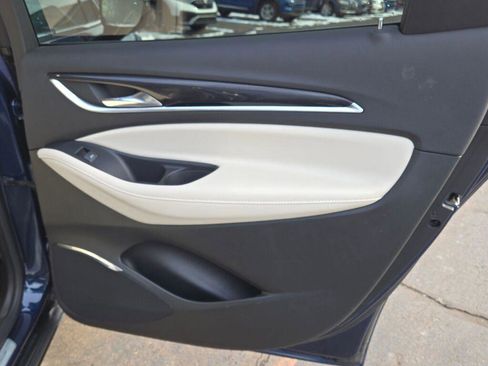 Used 2023 Buick Enclave Essence image 9