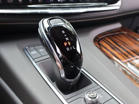 Used 2024 Cadillac Escalade Premium Luxury w/ Performance Package image 27