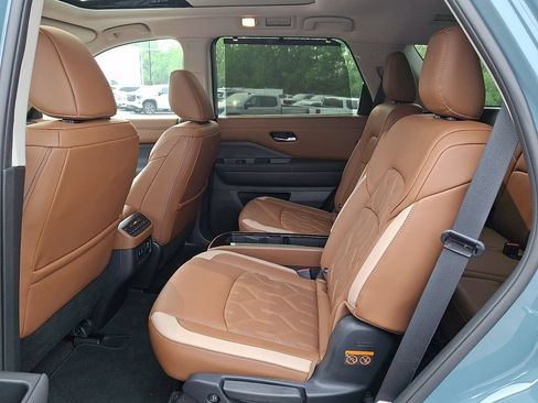 Used 2026 Nissan Pathfinder Platinum AWD/4WD image 10