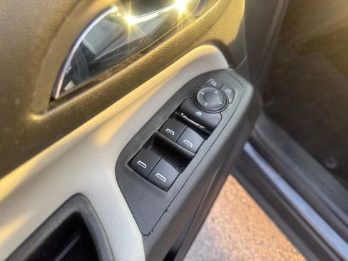 Used 2022 Chevrolet Equinox LS w/ LS Convenience Package AWD/4WD image 10