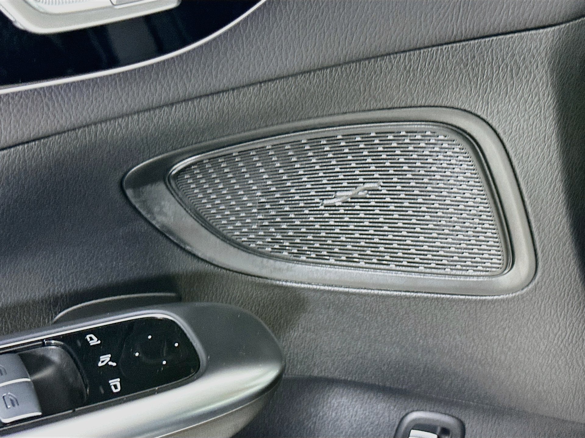 Used 2025 Mercedes-Benz C 300 Sedan image 19