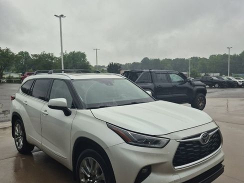 Used 2023 Toyota Highlander Limited AWD/4WD image 5