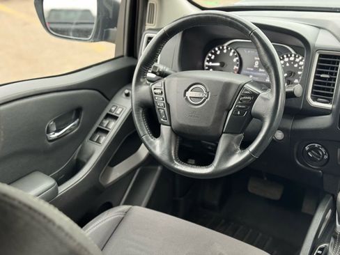 Used 2022 Nissan Frontier SV image 12