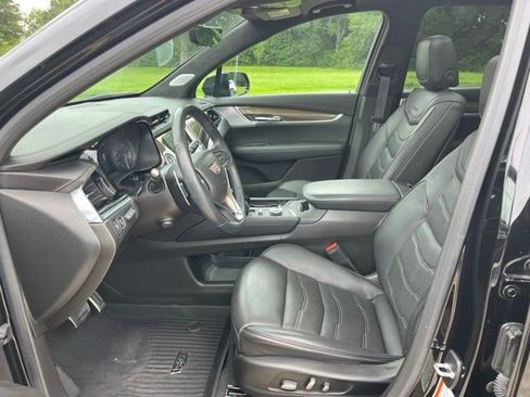 Certified 2023 Cadillac XT6 Sport w/ Platinum Package AWD/4WD image 16