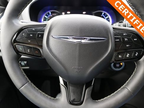 Used 2024 Chrysler Pacifica Select image 21