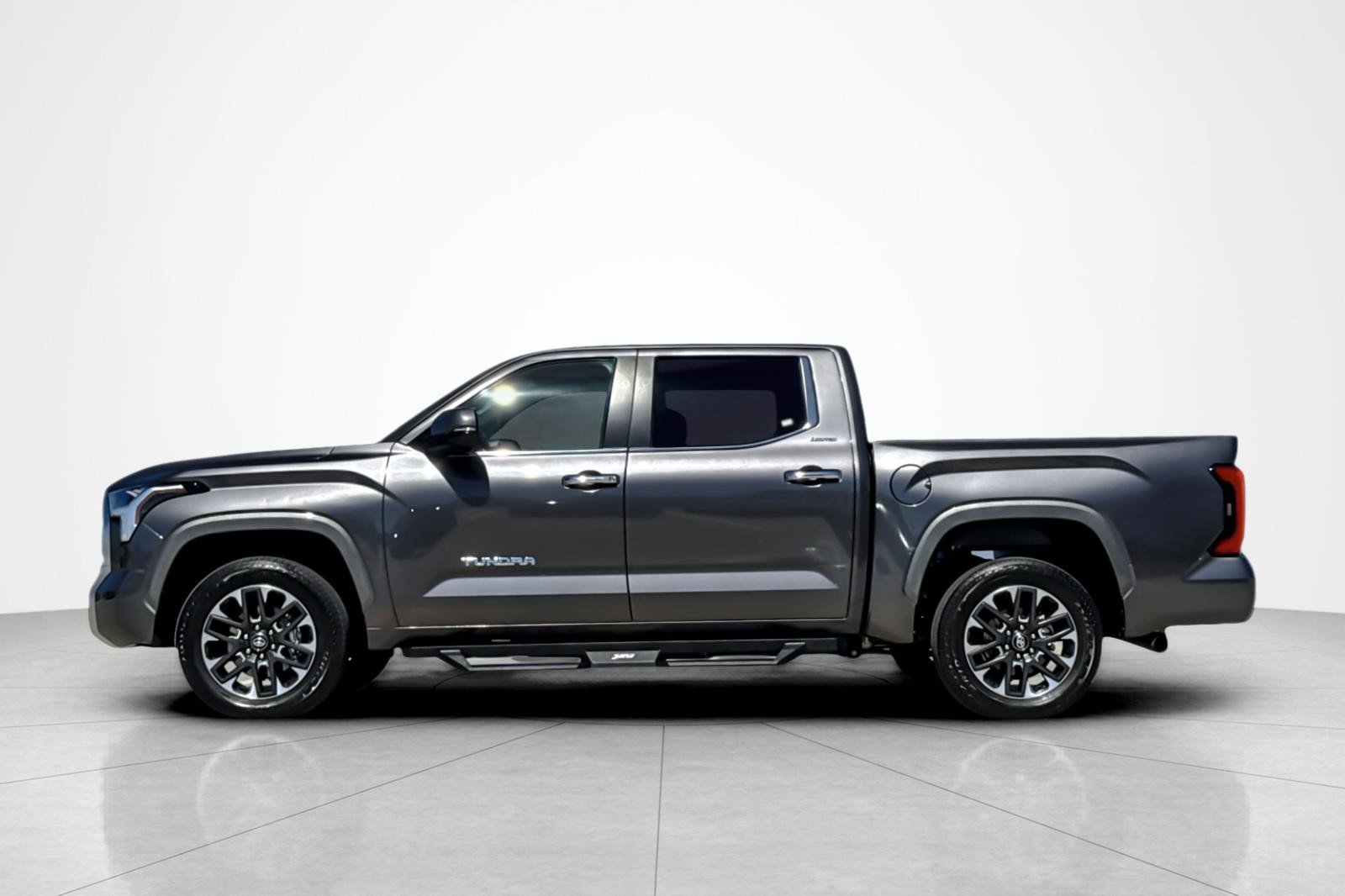 Used 2025 Toyota Tundra Limited AWD/4WD image 2