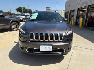 Used 2018 Jeep Cherokee Limited w/ Trailer Tow Group AWD/4WD video 3