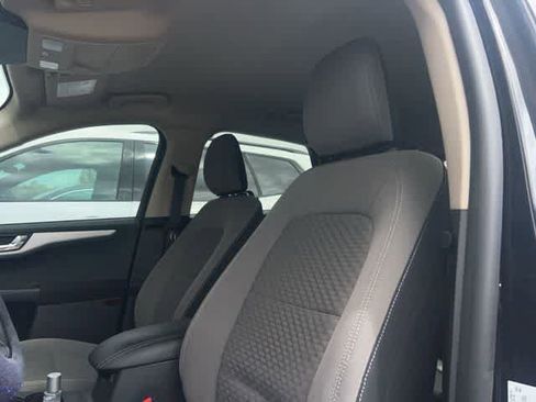 Used 2020 Ford Escape SE image 4