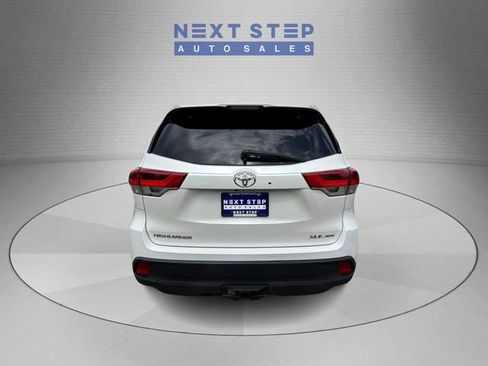 Used 2019 Toyota Highlander XLE AWD/4WD image 7