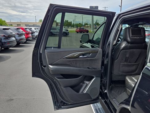 Used 2017 Cadillac Escalade Platinum AWD/4WD image 13