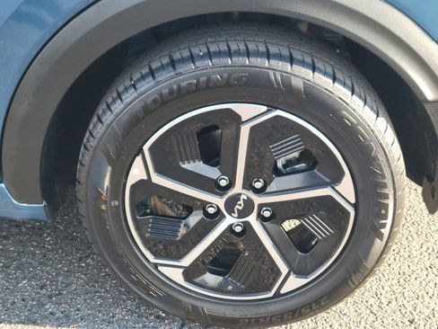 Used 2023 Kia Niro EX w/ EX Cold Weather Package image 14